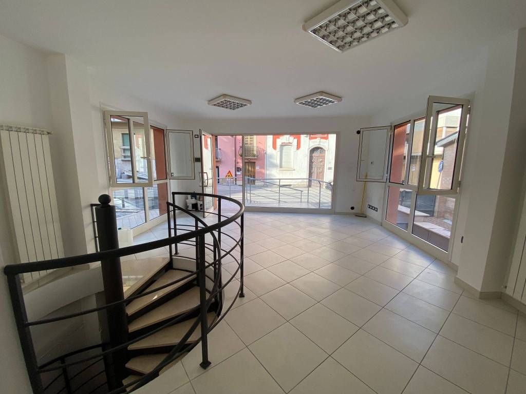 Ufficio - studio via del castello 21, centro, teramo