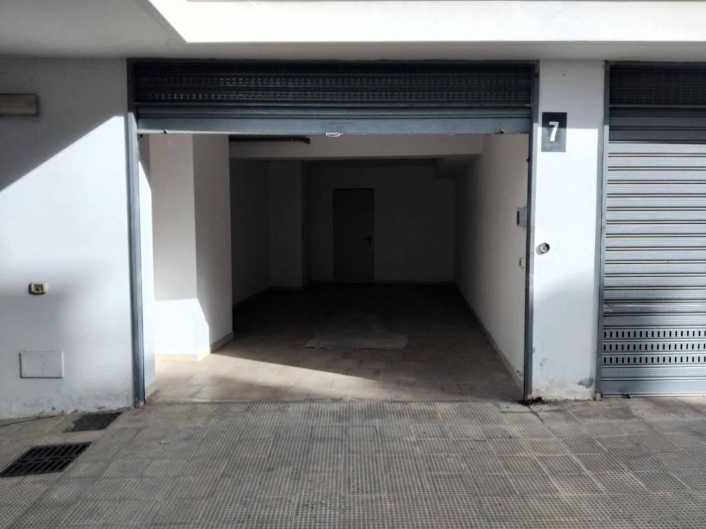 Garage - box via giuseppe massari 37c, santo spirito, bari