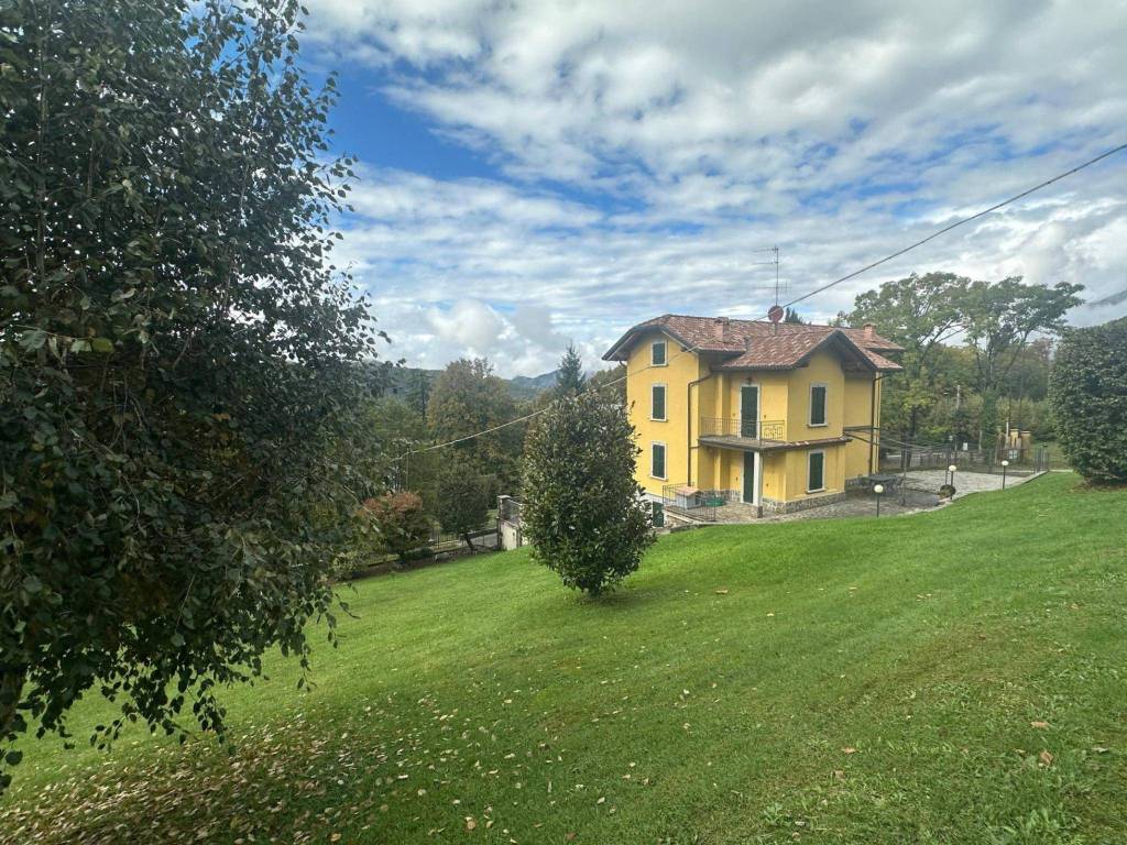 Villa unifamiliare via poggio pineta, selvino