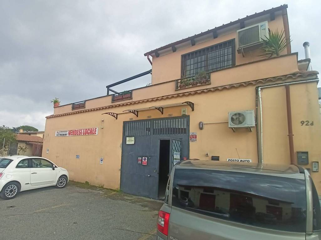 Capannone via lucrezia romana 92, ciampino