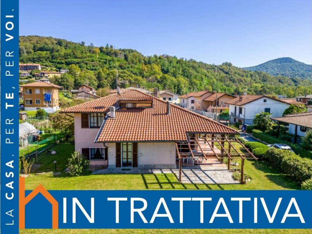 Vendita Villa unifamiliare in via Alcide De Gasperi 1 Grantola. Buono  stato, posto auto, riscaldamento autonomo, 270 m², rif. 106569925