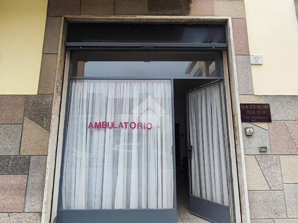 Locale commerciale negozio via grillenzoni 2, ippodromo, ferrara