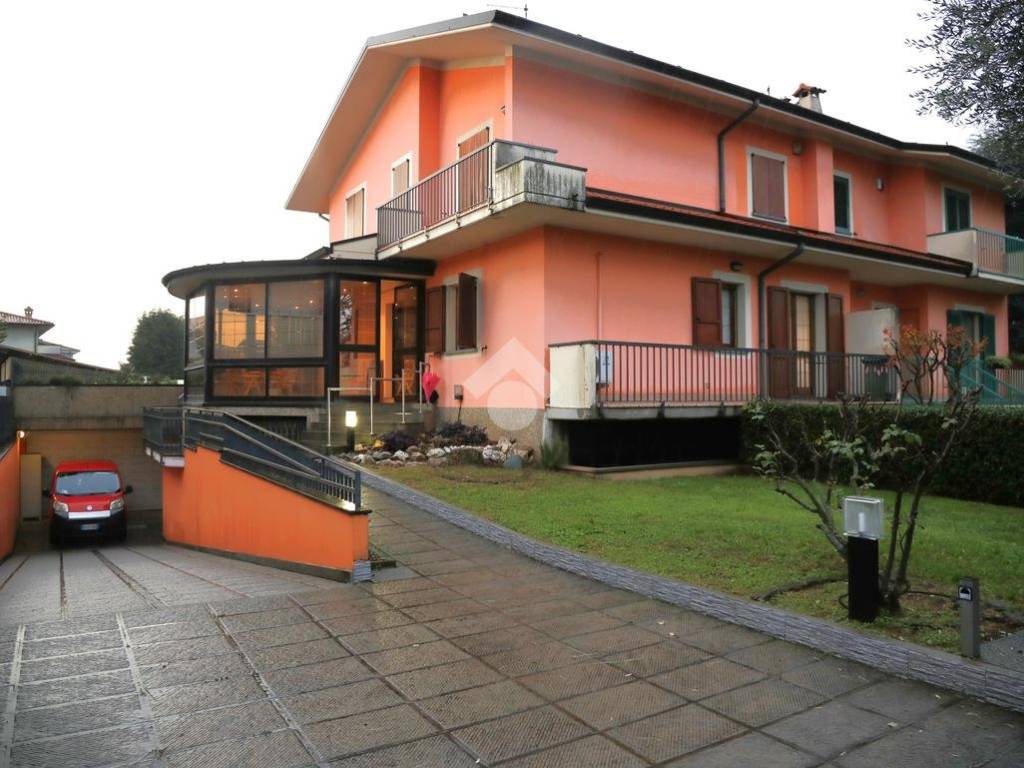 Villa bifamiliare via gaetano donizetti 17, comun nuovo