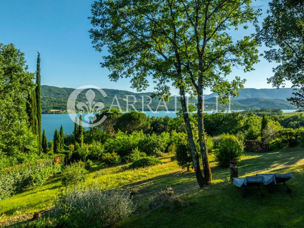 Mugello magnifica proprieta con vista lago