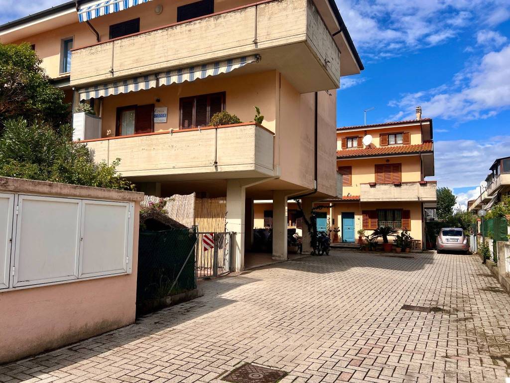 Quadrilocale via della caserma 12, torre del lago, viareggio