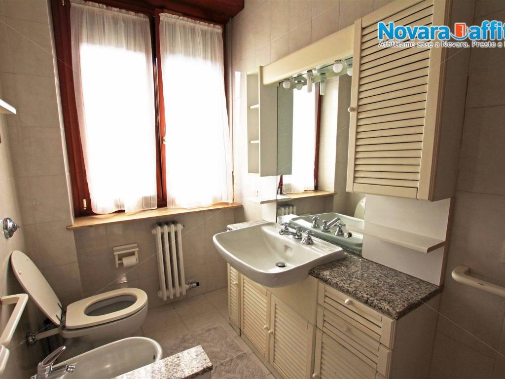 Rent Apartment Novara. 3room flat in via Luciano Garzulano. Good