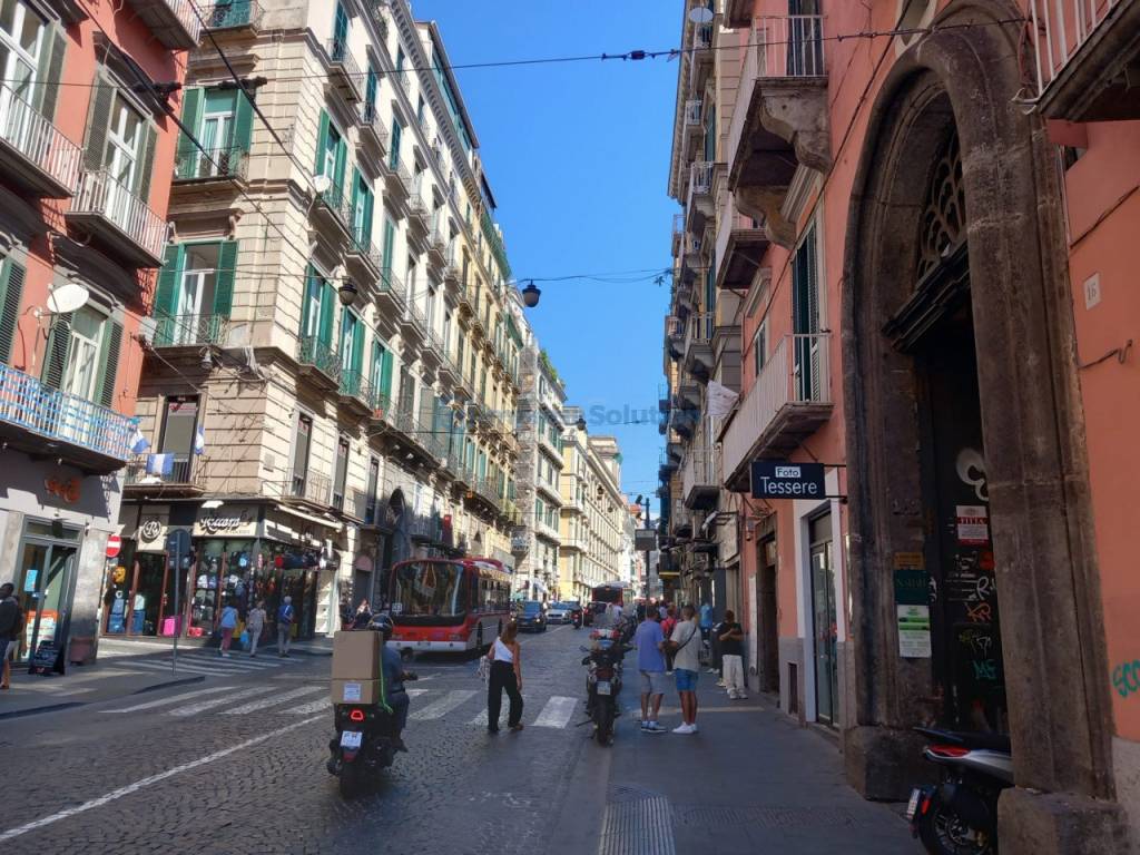 Bar via cisterna dell' olio, centro storico, napoli