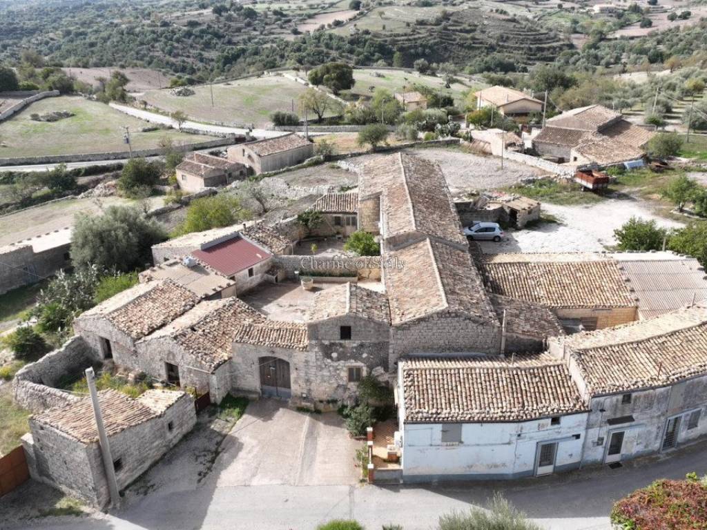 Casa colonica provinciale 107, campanella gianforma, modica