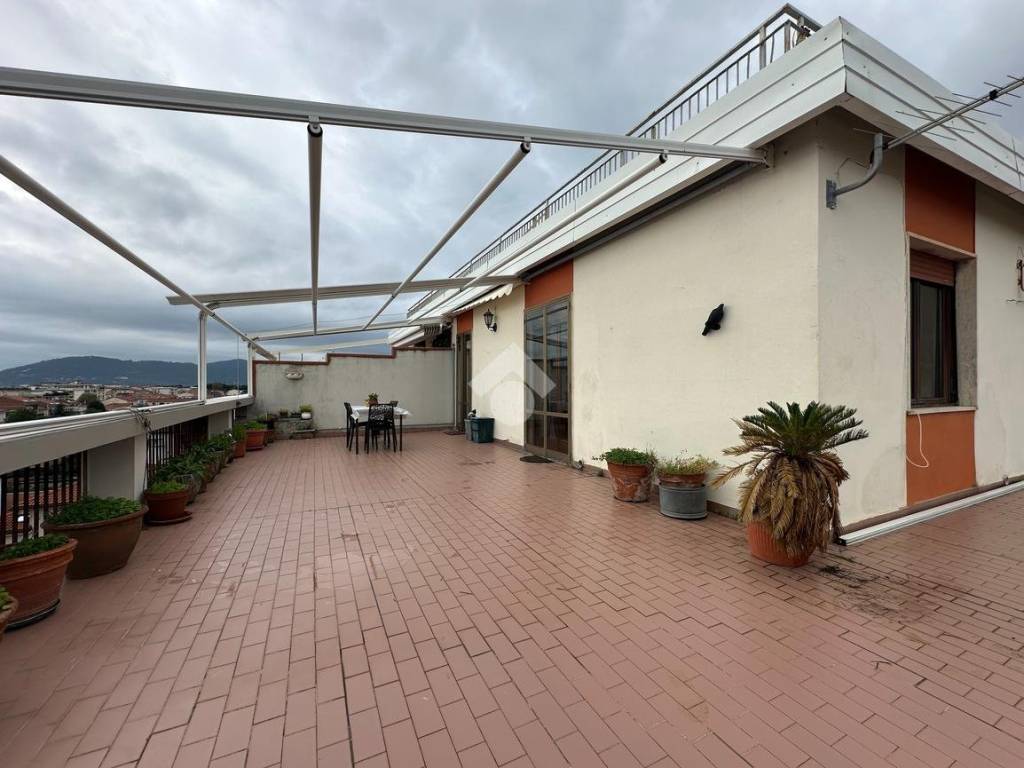 Appartamento ruga alfio maggiani, marina di carrara, carrara