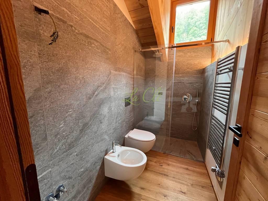 VENDITA COURMAYEUR: bagno