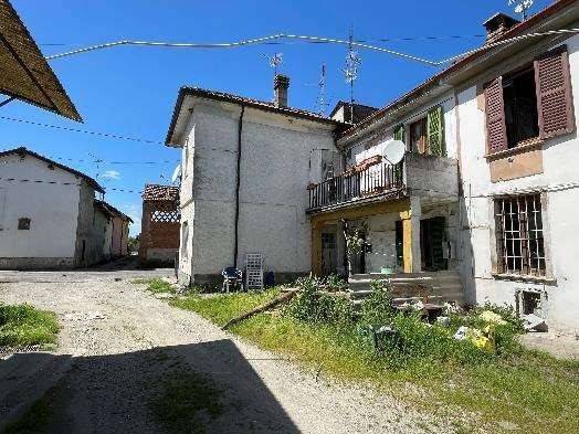 Casa indipendente all'asta miradolo terme frazione camporinaldo via alessandro volta  25, 25, miradolo terme