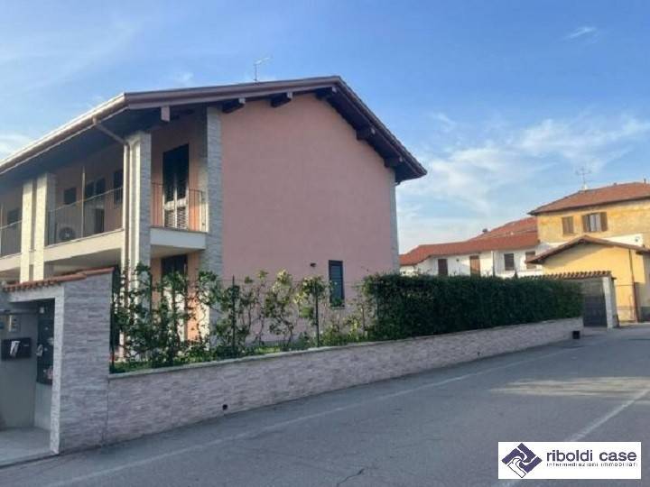 Villa a schiera via santa chiara, cermenate