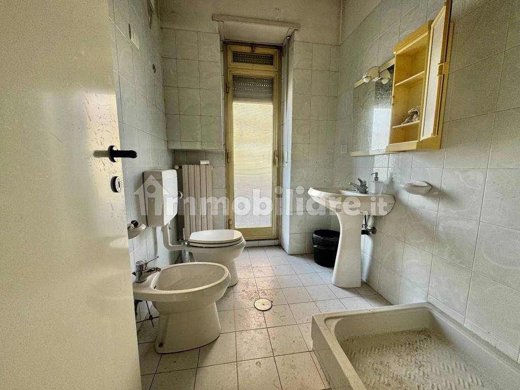 bagno ufficio primo piano