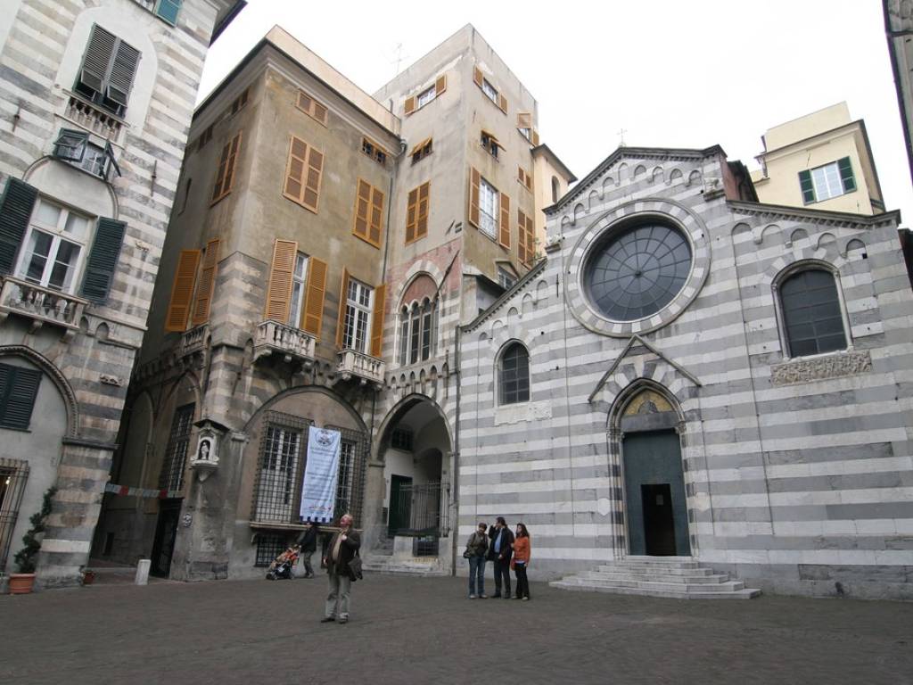 Bilocale salita di san matteo, centro città, genova