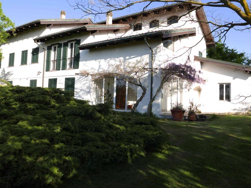 Villa unifamiliare via alzate 140, centro, oleggio