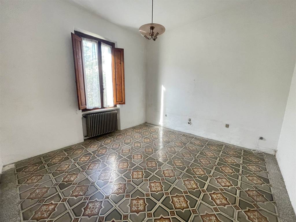 Villa a schiera 5 locali, da ristrutturare, centro storico, pistoia