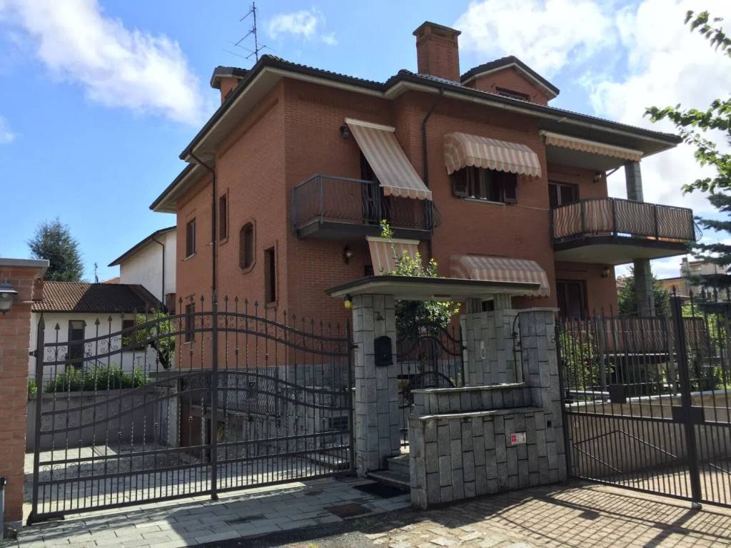 Villa bifamiliare via principe di lucedio san c., novi ligure