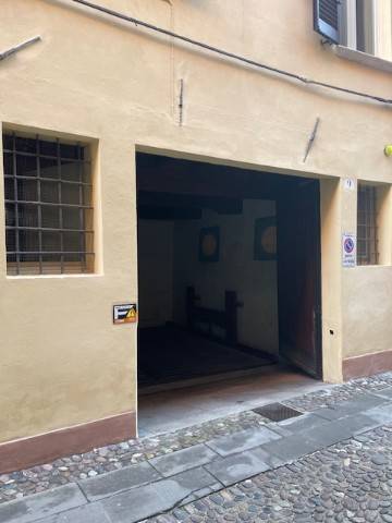 Garage - box via della vittoria 11, centro storico, ferrara