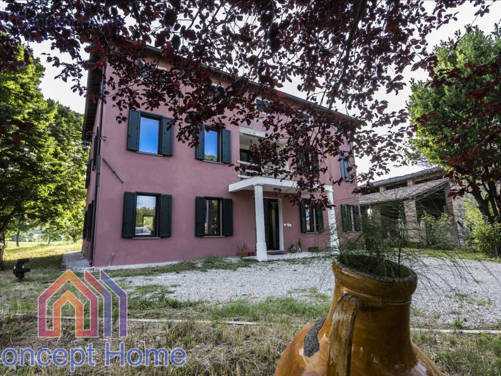 Vendita Villa unifamiliare in Strada di Tordenaso 55, Langhirano 55  Langhirano. Posto auto, con balcone, riscaldamento autonomo, 355 m², rif.  115548709