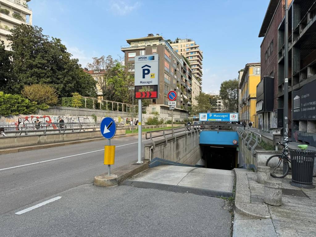 Garage - box via pietro mascagni, palestro, milano