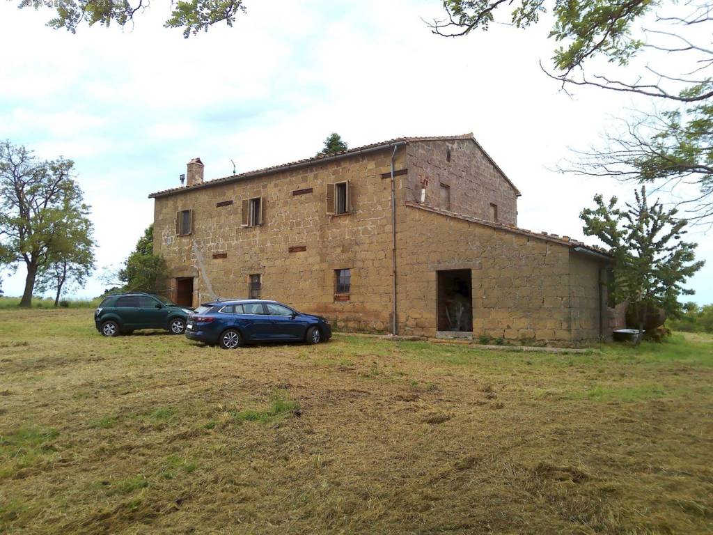 Terratetto unifamiliare casa sparsa san domenico, centro, sorano