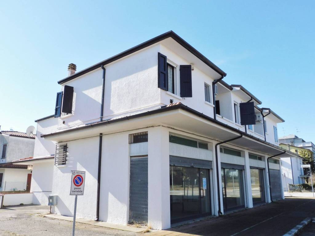 Trilocale buono stato, primo piano, lido degli scacchi, lido di pomposa, comacchio