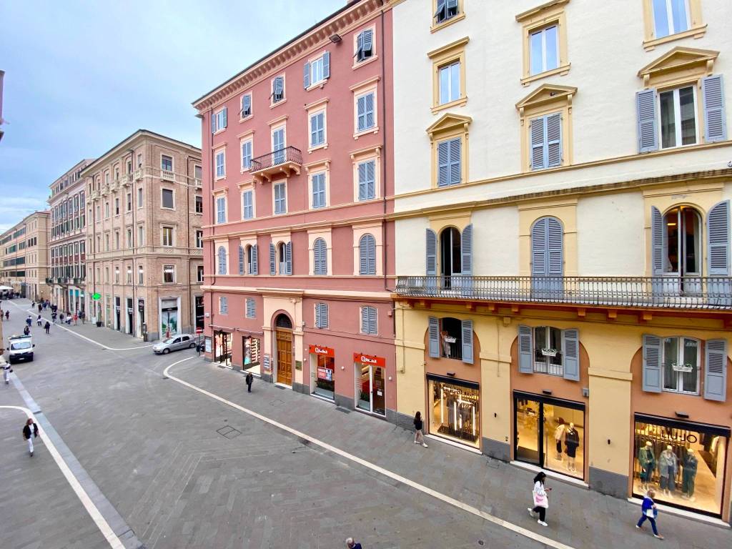 Trilocale corso giuseppe garibaldi, corsi, ancona