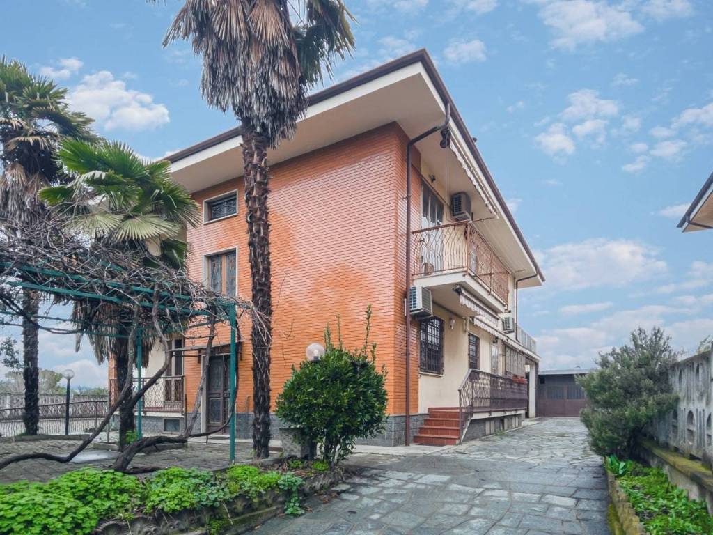 Appartamento in villa strada piossasco 64, centro, orbassano