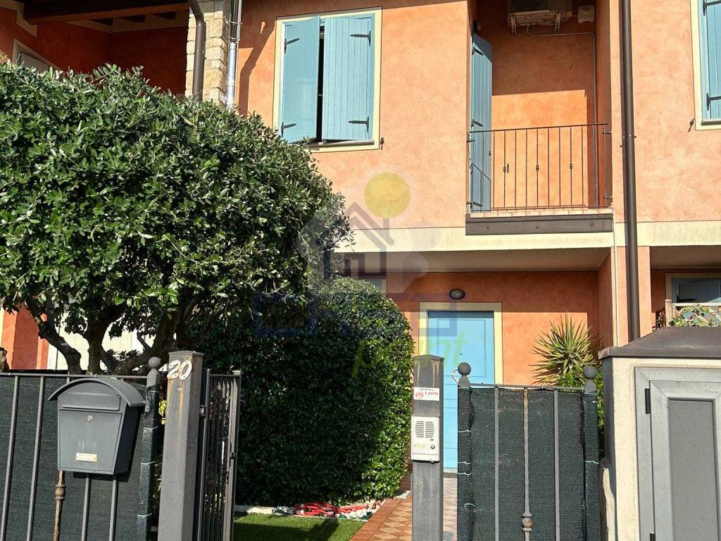 Villa a schiera 3 locali, ottimo stato, centro, dello