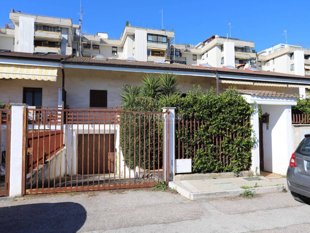 Villa a schiera via nicola bellomo, ceglie del campo, bari