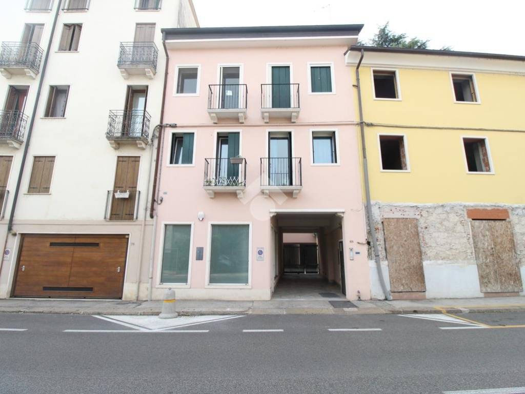 Locale commerciale via borgo berga 70, borgo berga, vicenza