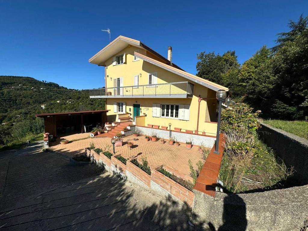 Villa unifamiliare, ottimo stato, 636 m², pontegrande - sant'elia, catanzaro