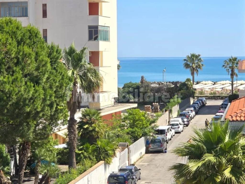 Vendita Appartamento Montesilvano. Trilocale in via Giacomo Leopardi 21.  Buono stato, terzo piano, posto auto, con balcone, riscaldamento autonomo,  rif. 112406705