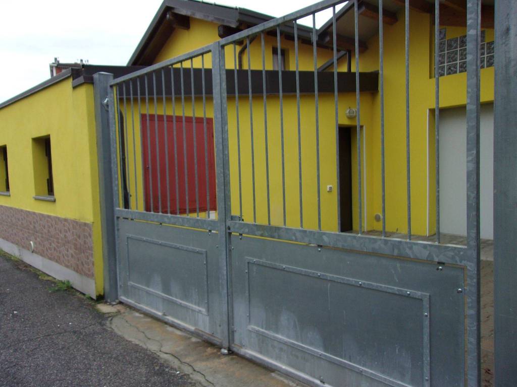 Capannone via fratelli cervi 3, centro, brugherio