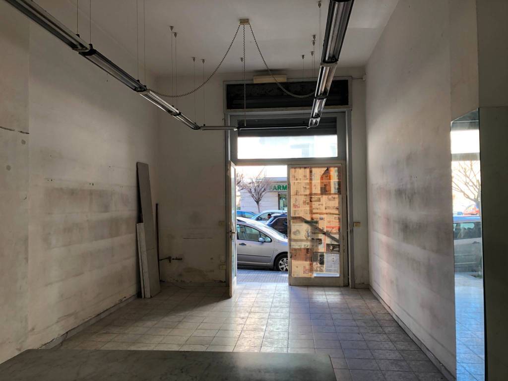 Locale commerciale viale teocrito 111, gelone - cadorna, siracusa