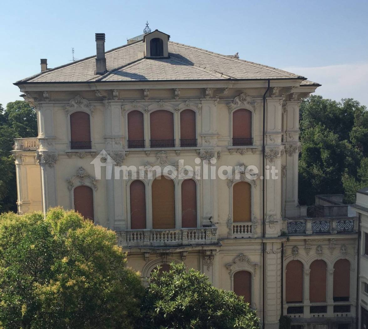 Palazzo - Edificio in vendita a Roma