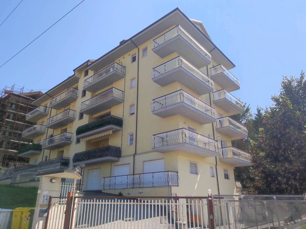 Vendita Appartamento L'Aquila. Quadrilocale in via Alfonso la Marmora