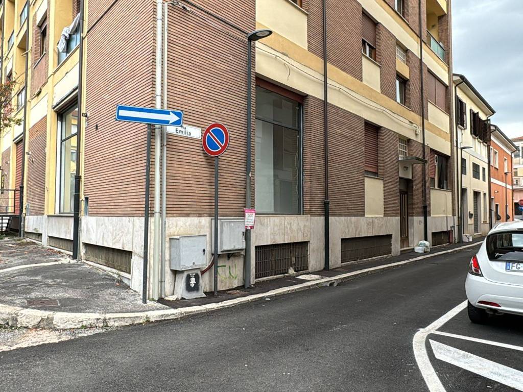 Negozio - locale commerciale via vittorio veneto, centro, avezzano