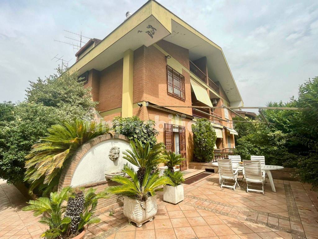 Sale Multi-family villa in via delle Vigne di Morena Rome. Excellent ...