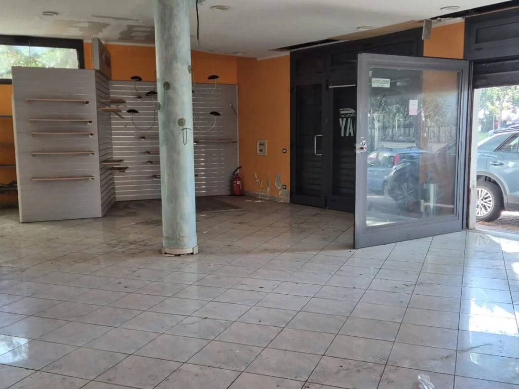 Locale commerciale, piombino
