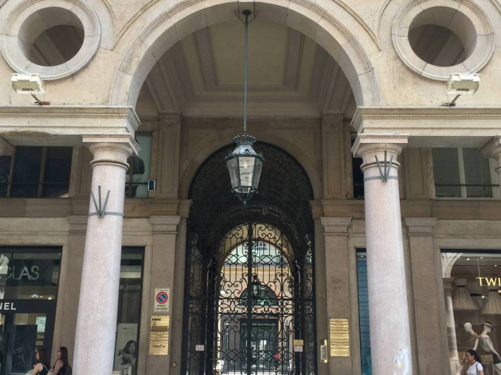 Magazzino - deposito piazza san carlo, via roma, torino