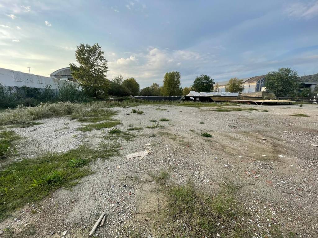 Terreno edificabile, zona industriale, massa
