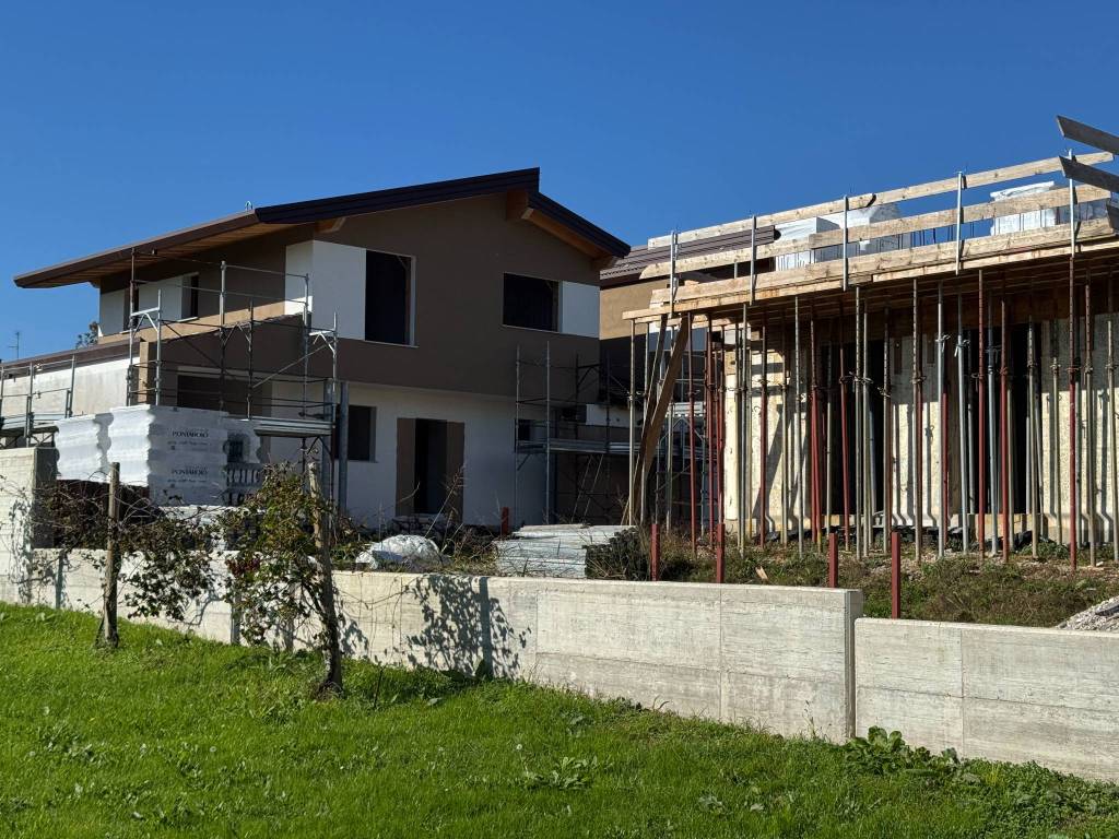 Villa bifamiliare, nuova, 150 m², brazzacco, moruzzo