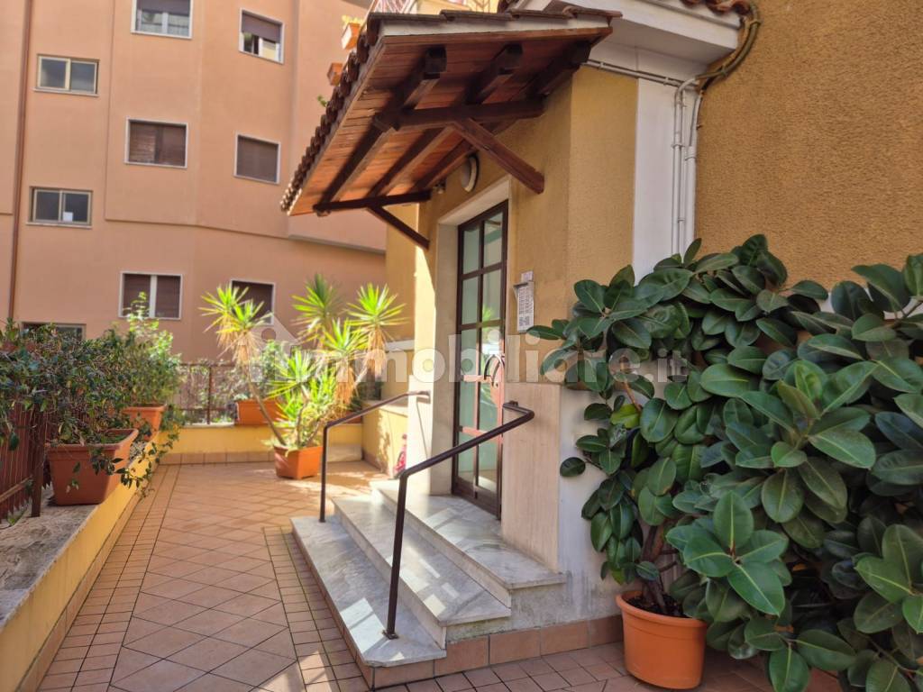 Vendita Appartamento Roma. Trilocale in via Lorenzo Vidaschi 34. Da ...