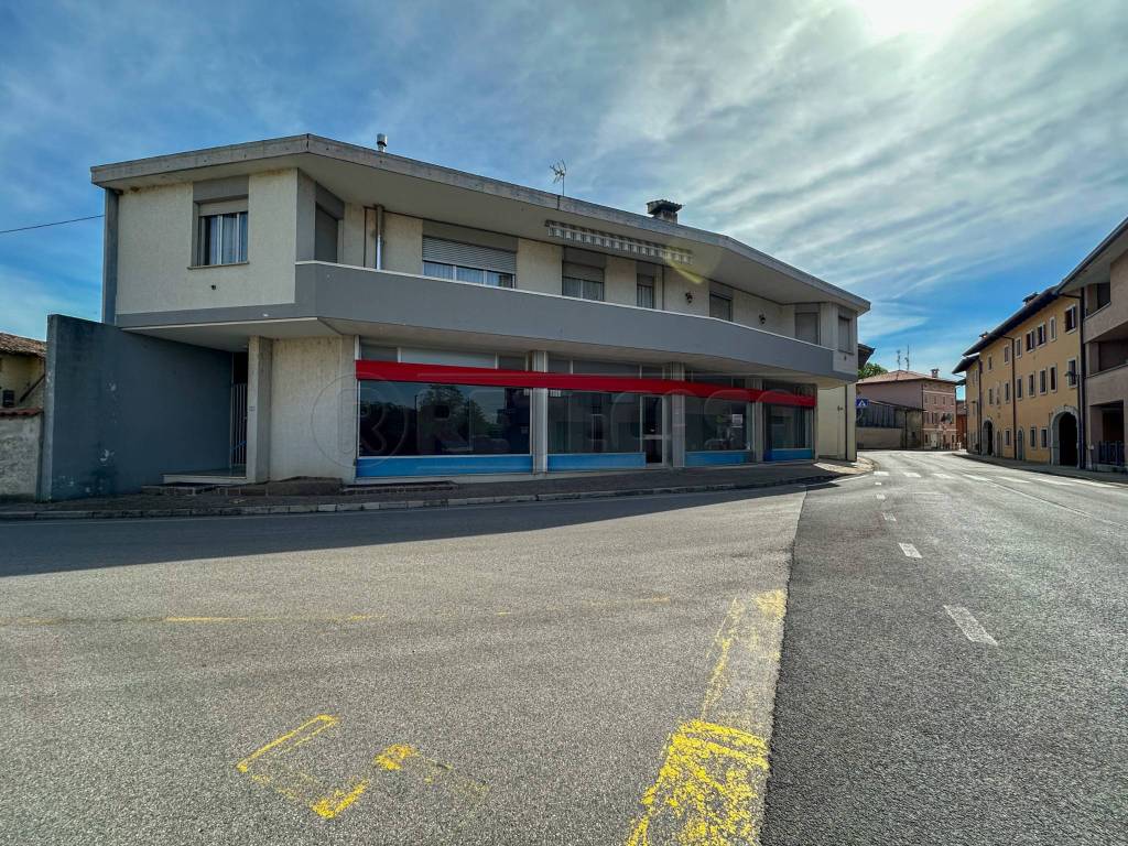 Locale commerciale via montello 40, visco