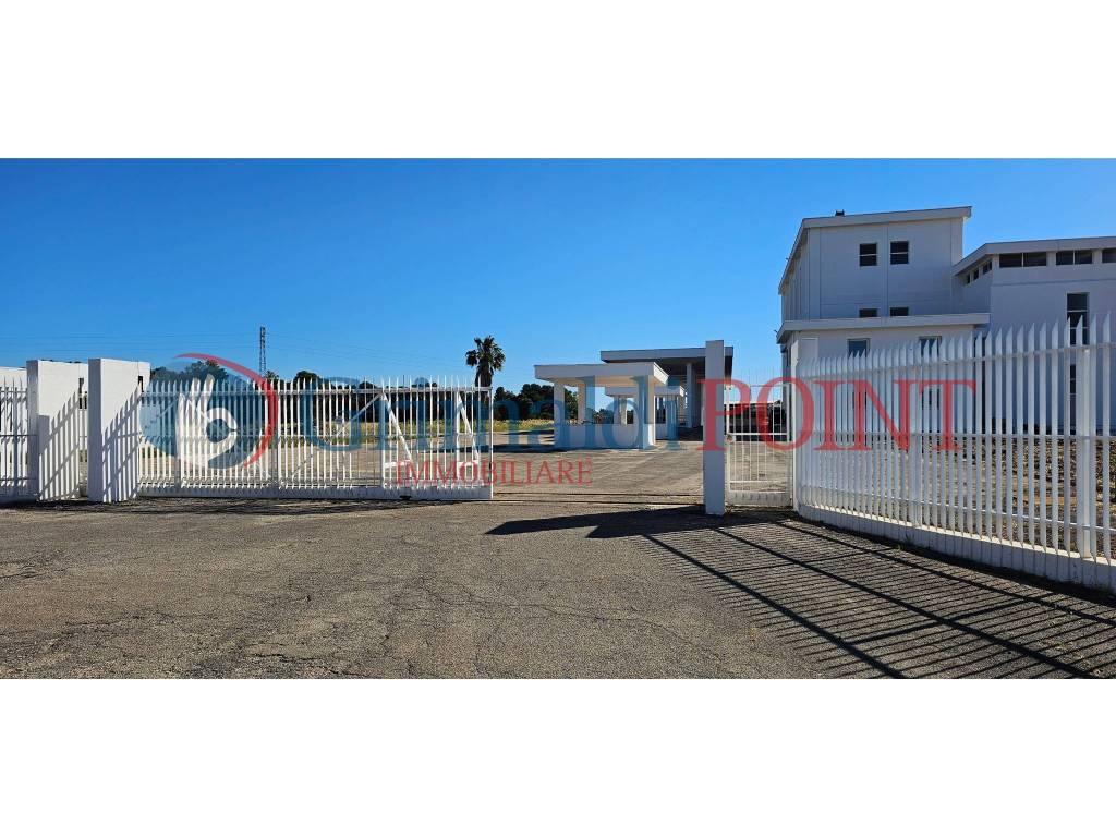 Capannone sp101 2, campi salentina