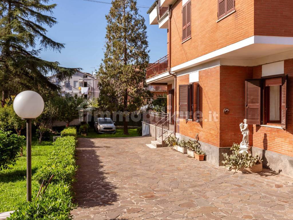 Quadrilocale via Galloro 16, Quarto Miglio, Roma