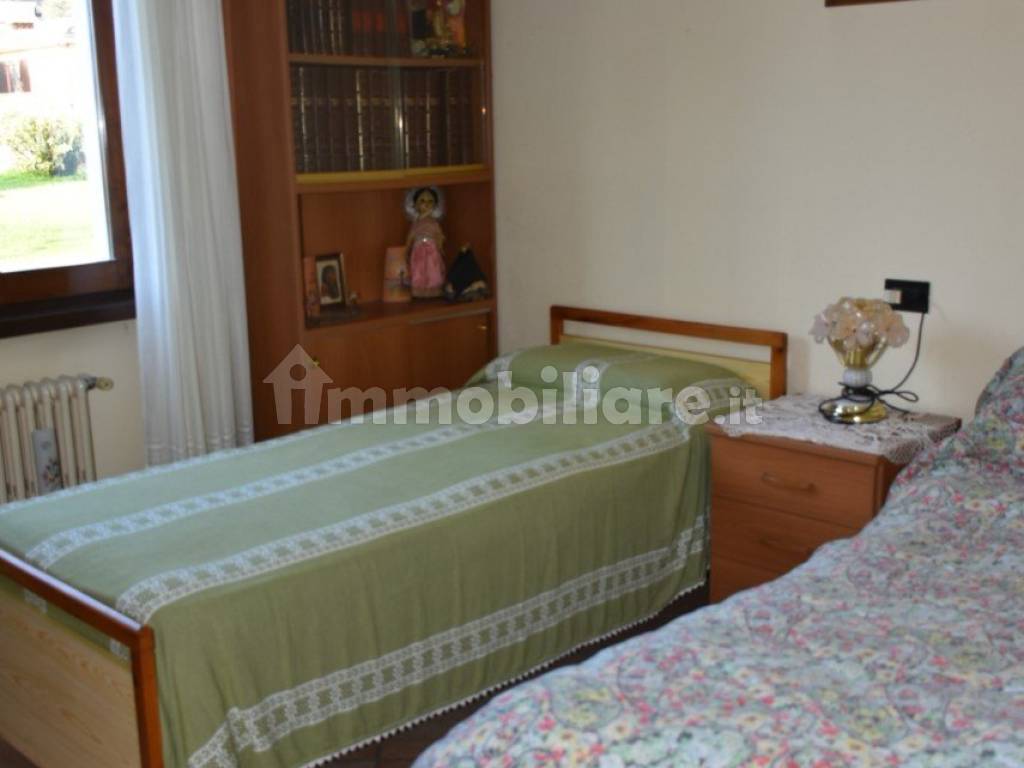 Vendita Villa unifamiliare Cunardo. Buono stato, posto auto, con terrazza,  riscaldamento autonomo, 310 m², rif. 115950629