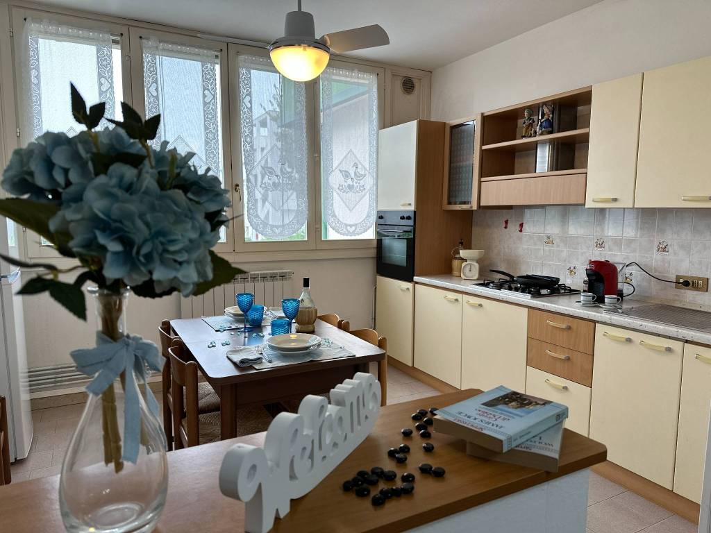 Villa a schiera via cosmè tura 167, lido di spina, comacchio