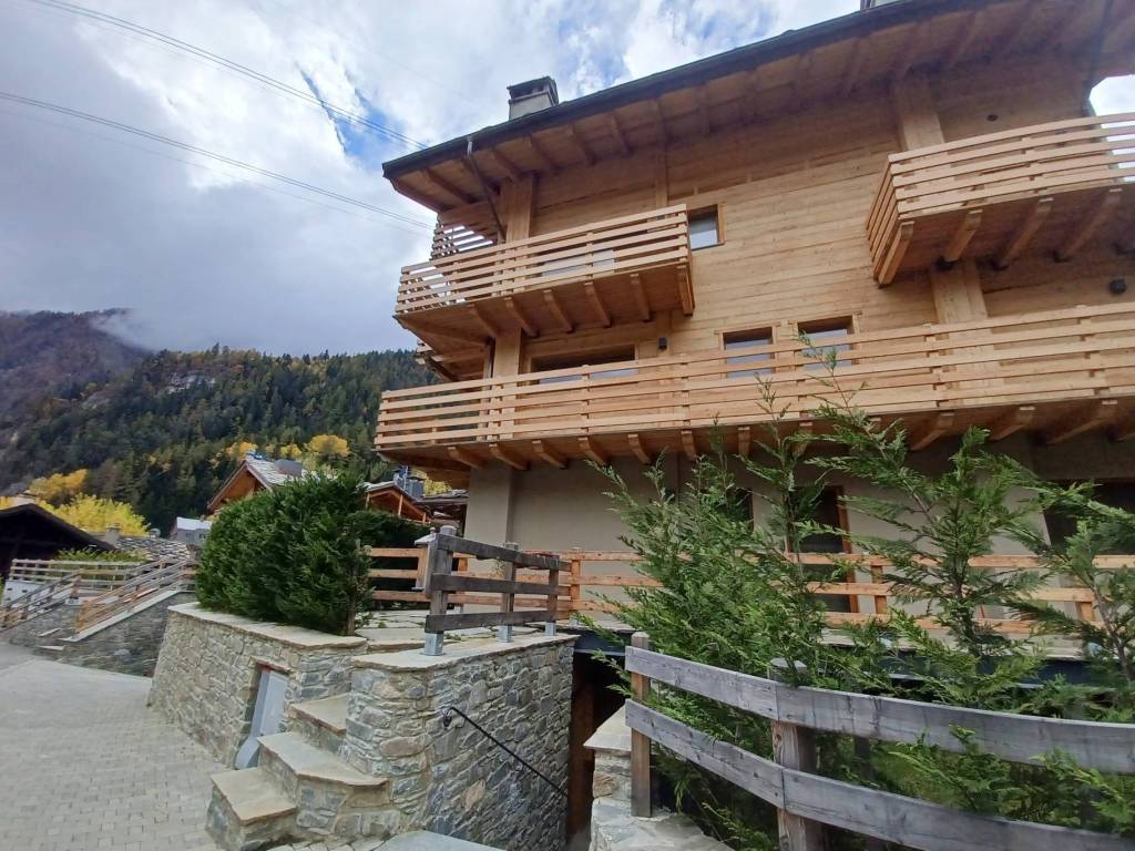 Quadrilocale strada della vittoria 18, centro, courmayeur